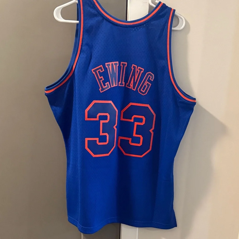 New York Knicks - Ewing Mitchell & Ness Jersey - Picture 3 of 6